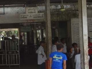 တောင်ငူ ဘူတာ